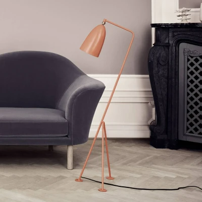 Afbeelding van GUBI Gräshoppa driepootvloerlamp, vintage rood