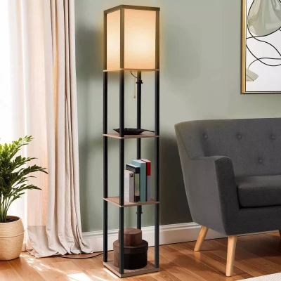 Image de Lampadaire industriel en bois noir avec étagères clair et abat jour carré blanc