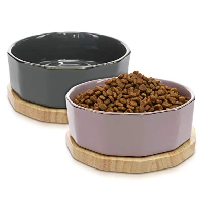 Afbeelding van Navaris voerbak voor katten en honden 800 ml Set van 2 voer of waterbakken Etensbak keramiek Met houten onderzetter Grijs/Paars