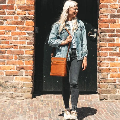 Afbeelding van The Chesterfield Brand Leren Schoudertas Cognac Almeria