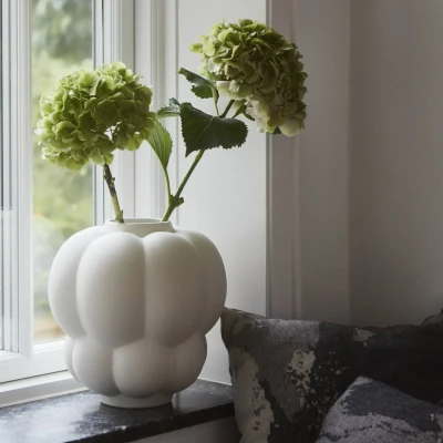 Afbeelding van AYTM Uva vaas, keramiek, wit, Ø 26 cm, druifvormig