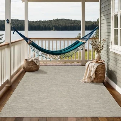 Afbeelding van Vloerkleed voor buiten of balkon en terras In beige grijs 80 x 150 cm Tapijt geschikt Outdoor Rechthoekig Weer UV bestendig Tuintapijt Buitentapijt CALGARY kleed by The Carpet
