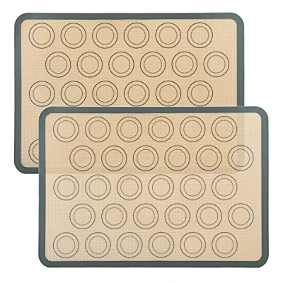 Afbeelding van Intirilife 2x herbruikbare siliconen macaron Bakmat in grijsbruin met afmeting 42 x 29,5 cm Kookgerei Deegroller