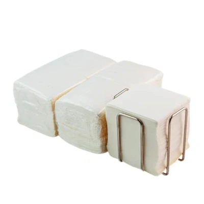 Afbeelding van 300 stuks witte papieren cocktailservetten + servethouder van roestvrij staal, micropunttextuur, dikker en absorberend, 10 x cm gevouwen Hostelnovo