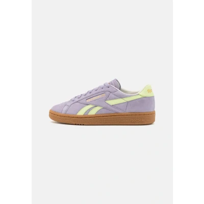 Afbeelding van Reebok Classic CLUB C Grounds UK Sneakers laag, Maat: 38.5, Dusk purple/astro lime Veloursleer