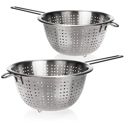 Afbeelding van COM FOUR® Keukenzeef van roestvrij staal 2x klassieke pastazeef met handvat ronde zeef voor het wassen fruit, groenten en salades (2 stuks handvat)