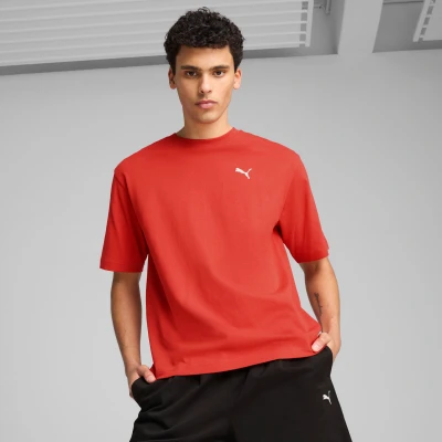 Image de PUMA WARDROBE ESS Boxy Tee Men, Vêtements, Rouge Fire, L