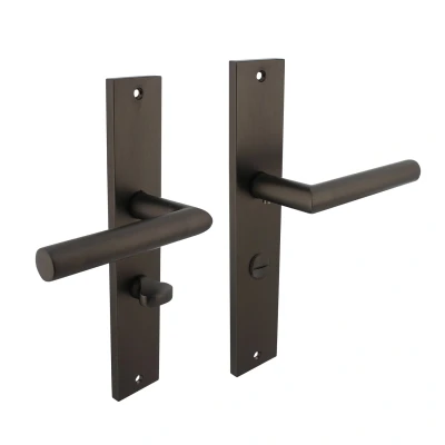 Afbeelding van Intersteel Deurkruk Bastian op schild 245x45 mm WC63/8 antracietgrijs