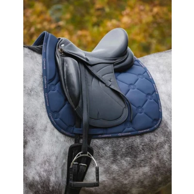 Image de Montar Tapis de Selle Free Logotape Dressage Marin Cob