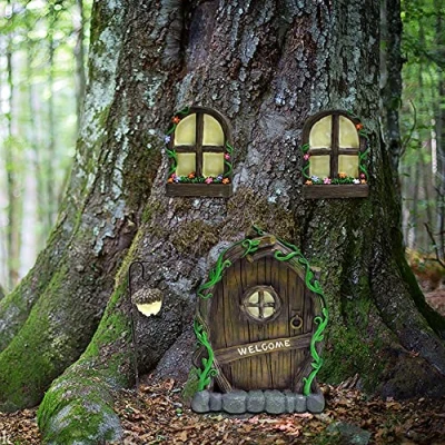 Afbeelding van Meyas Miniatuur Fairy GNOME Home Raam en Deur, Outdoor Garden Tree Standbeelden, Tuin Kunst Sculptuur, Gazon Ornament Accessoires, Gift voor Kinderen Binnen Buiten Muur,