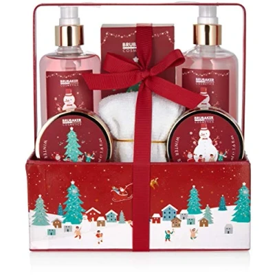 Afbeelding van Brubaker Cosmetics Bad en Doucheset Winterbessen Geur Cadeautip Cadeau Idee Kerstcadeau 7 Delige Geschenkset in een Kerstplantenbak met Handdoek Kerstmis Set voor Vrouwen Mannen