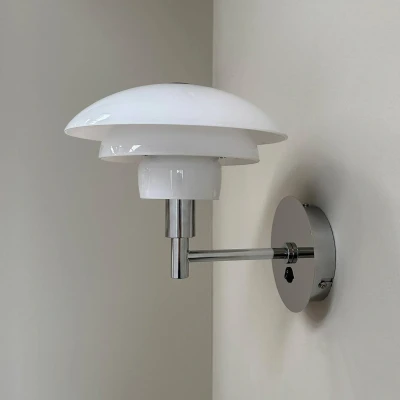 Afbeelding van Dyberg Larsen wandlamp Morph, opaal/chroom, breedte 21 cm