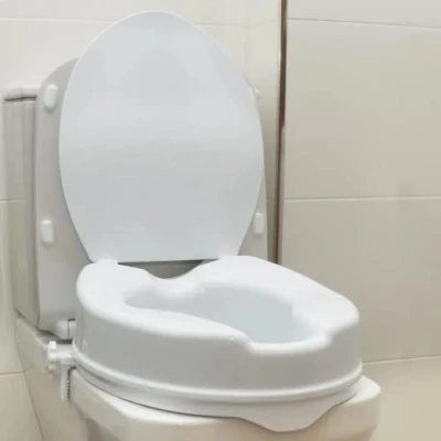 Afbeelding van OrtoPrime Toiletverhoger voor volwassenen met deksel, hoogte 10 cm, orthopedische toiletbril veiligheidssluitingen, universele toiletverhoging