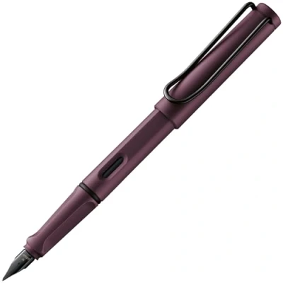 Afbeelding van Lamy Safari Scarlet Vulpen met ergonomische handgreep en stalen veer voor linkshandigen (LH) in maat M robuust kunststof ASA T 10 blauwe cartridge