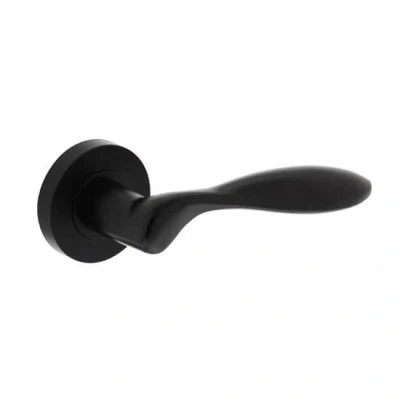 Afbeelding van Intersteel Deurklink zwart George op rond rozet Ø52x10 mm