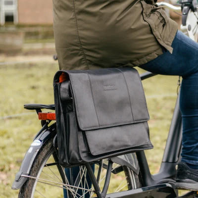 Afbeelding van The Chesterfield Brand Leren Fietstas Zwart Gent