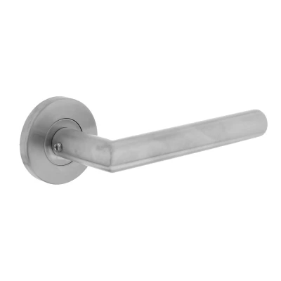 Afbeelding van Intersteel Deurklink RVS hoek 90 op geveerde kunststof rozet met nokken Ø55x8 mm