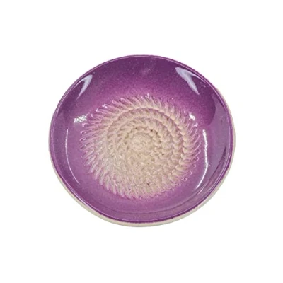 Afbeelding van Kaladia Eenkleurig keramische raspbord ideaal voor gember, parmezaanse en nog veel meer paars diameter 12 cm handgemaakt handbeschilderd Made in Spanje