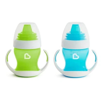 Afbeelding van Munchkin Gentle Transition babybeker, mok met handgrepen en babydeksel, lekvrij, BPA vrij, vaatwasmachinebestendig, siliconen beker voor kinderen vanaf 4 maanden, 118 ml, 2 stuks