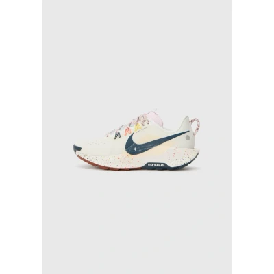 Afbeelding van Nike Performance Reactx Pegasus Trail hardloopschoenen summit white/pure platinumcoloured/football grey/pink foam/armory navy, Dames, Maat: 40.5