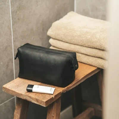 Afbeelding van The Chesterfield Brand Leren Toilettas Zwart Westport