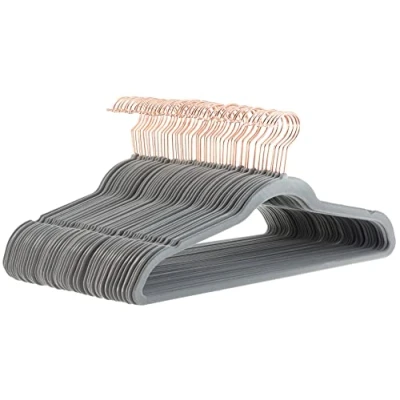 Image de Amazon Basics Lot de 50 cintres fins antidérapants en velours Gris/doré