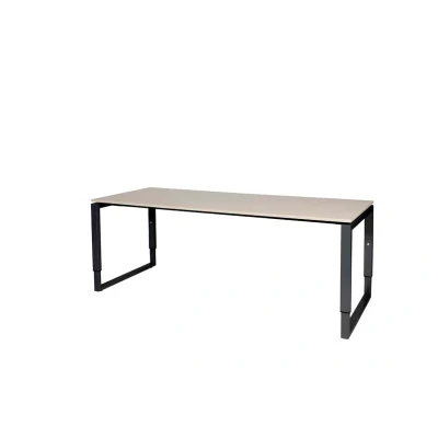 Afbeelding van Domino Plus bureau, hoogte instelbaar (62 85cm) met 200x80cm &#039;zwevend&#039; lindberg (licht) eiken 25mm blad en zwart (RAL9011) O poot frame