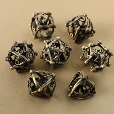 Afbeelding van 7 stuks metalen dobbelstenen DND holle 3D draak polyhedraal D20 D12 D10 D% D8 D6 D4 voor kerkers en draken RPG tafelspellen MTG