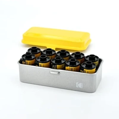 Afbeelding van KODAK 120/135 etui voor 8 rollen à 120 films / 10 35 mm folie retro stalen behuizing het sorteren en beschermen van de (geel) (folie niet inbegrepen)