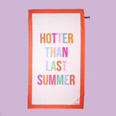Afbeelding van Fisura Grote strandhanddoek &quot;Hotter than last summer&quot; van lichte, sneldrogende en zandbestendige microvezel, ideaal voor kamperen, zee, zwembad of picknick.