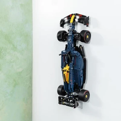 Afbeelding van Brickify Wandhouder compatibel met Lego Technic Red Bull RB20 42206 toon je auto veilig set niet inbegrepen