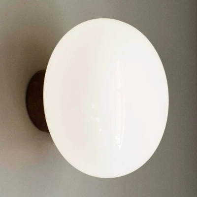 Afbeelding van New Works Karl Johan wandlamp, wit, hout, glas, Ø 23 cm