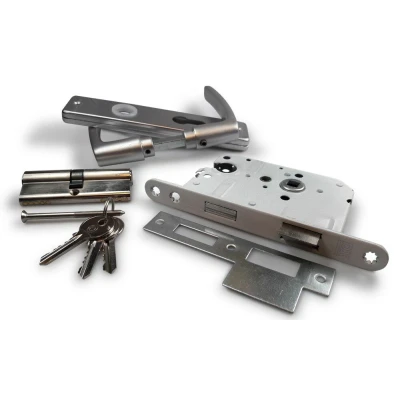 Afbeelding van Dulimex DX DKS PC55 3030 set deurgreep met schild aluminium dag en nachtslot PC maat 55 mm doornmaat 50 ronde voorplaat wit inclusief rechthoekige