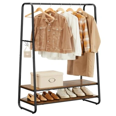 Afbeelding van VASAGLE industriële kledingstandaard, robuust kledingrek met 2 planken, 6 S haken, stalen frame, voor slaapkamer, stijl, rustiek bruin en zwart RGR112B01