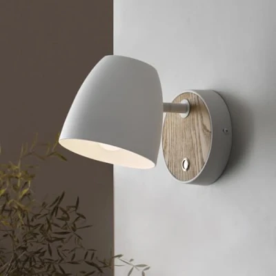 Afbeelding van ouglres Witte wandlamp met schakelaar, vintage houten E27, draaibare aluminium lampenkap, moderne binnenwandlamp, bedlamp voor slaapkamer, bed,