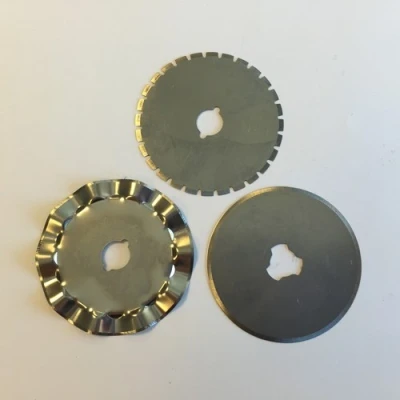 Afbeelding van Reserve mesjes voor rotary cutter 45mm 1 recht, wave, perf. 12411 1121