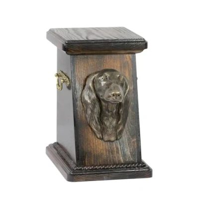 Afbeelding van Elegante urn hond voor langharige teckel met hondenbuste ter nagedachtenis