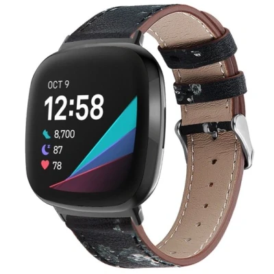 Afbeelding van Fitbit Versa 3/4 &amp; Sense 1/2 leren bandje Bloemenprint zwart / wit Roestvrijstale gespsluiting
