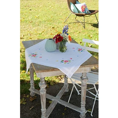 Afbeelding van Tafelkleed kit Lentebloemen met vlinders Vervaco PN 0174589