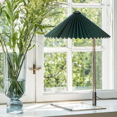 Afbeelding van HAY Matin 380 LED tafellamp met plooi, groen