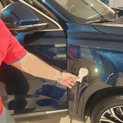 Afbeelding van Laadkabel en lader geschikt voor Togg T10X elektrische SUV Made in Turkey, met SchuKo stekker naar Type 2 Mode2 230V