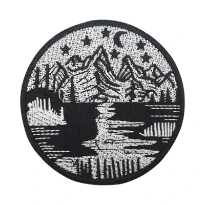 Afbeelding van Finally Home Klittenbandpatch Rivier in de bergen Outdoor klittenbandpatches, wandelpatches, natuurlijke bergbadges, ronde camping klittenband patch