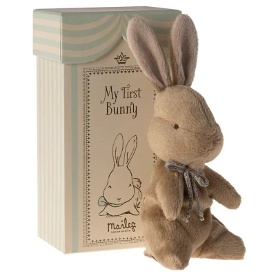 Afbeelding van Maileg knuffelkonijn my first bunny brown 19 cm