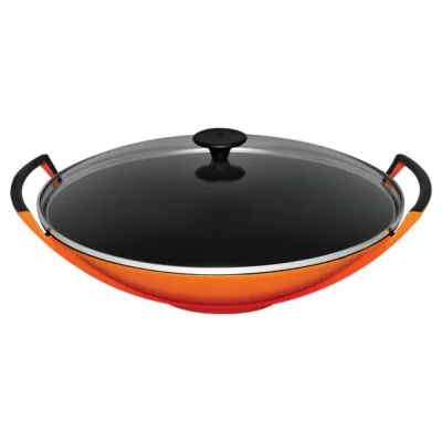 Afbeelding van Le Creuset Gietijzeren Wok In Oranjerood Met Glazen Deksel 36cm 4,5l