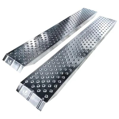 Afbeelding van VOUNOT 2 x oprijplaat 400 kg, max. voor motorfiets, tractor, aanhanger en oprijplaat, robuust praktisch, afmetingen 160 cm 23 5 cm, zilverkleurig
