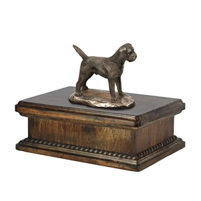 Afbeelding van Border Terrier urn hond elegante met hondenstandbeeld voor as.