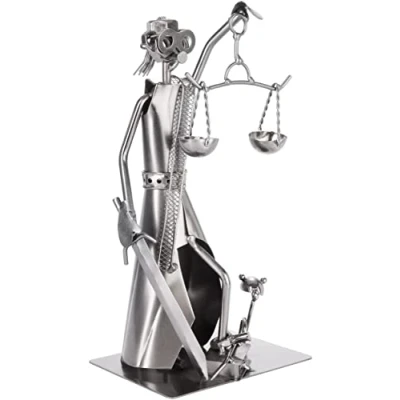 Afbeelding van BRUBAKER Schroef figuur Justitie met Slang en Schubben Jura Iron Figure Metal Man Handgemaakte metalen Cadeau voor advocaten, rechters, advocatenkantoor