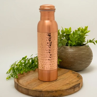 Afbeelding van Puur koperen waterfles dot gehamerde rand ± 950 ml (zware uitvoering)