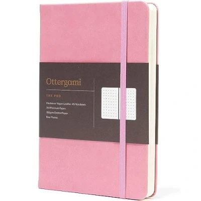 Afbeelding van Ottergami Bullet notitieboek met stippen, A5, 192 pagina&#039;s, roze veganistisch leer, 15 x 21 cm, dik papier 150 g/m², harde omslag, elastisch, binnenvak, van leer The Pro