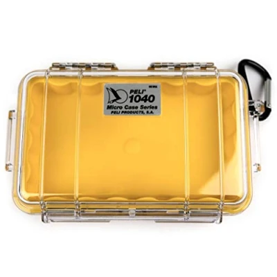 Afbeelding van PELI 1040 Micro Case, beschermhoes voor mobiele telefoon en kleine apparatuur, IP67 waterdicht, 2L capaciteit, gemaakt in de VS, transparante/gele binnenvoering